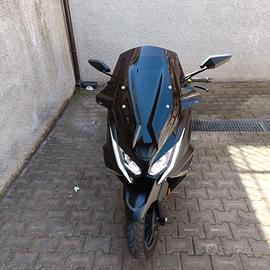 Kymco ak 550