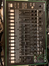 Roland TR-8