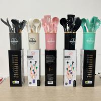 utensili da cucina + 2 coppie asciugamani 