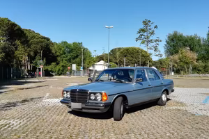 Mercedes w123 200