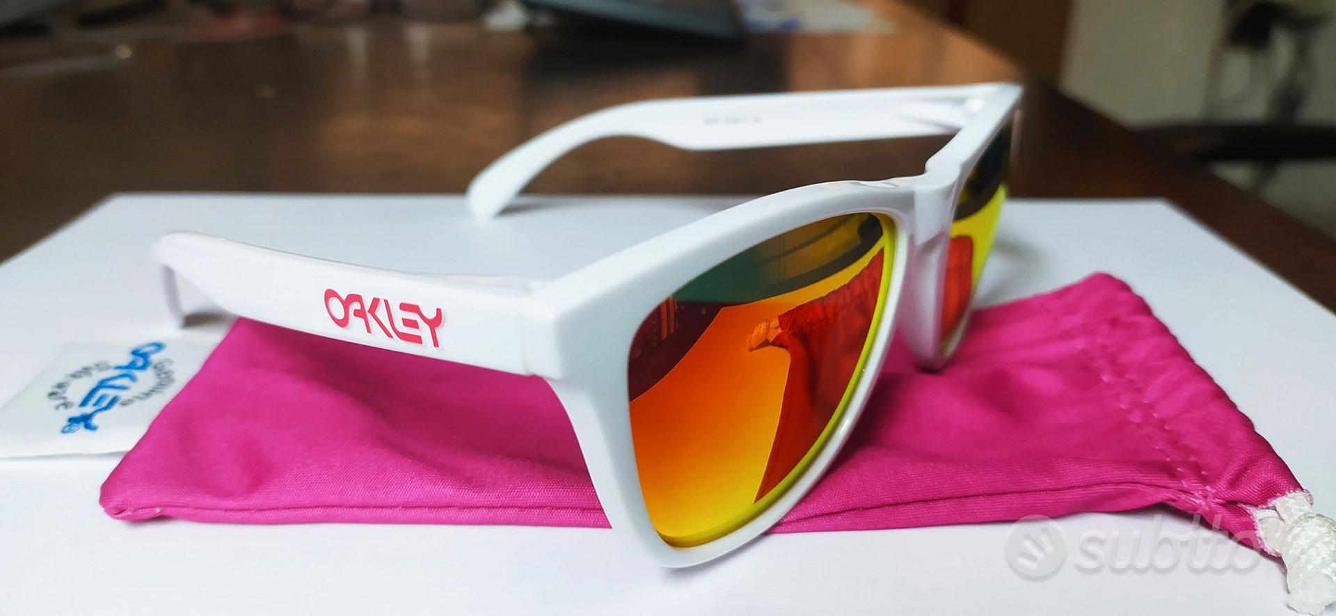 Occhiali hotsell oakley scontatissimi