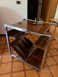 Mobile bar vintage con portabottiglie e ruote