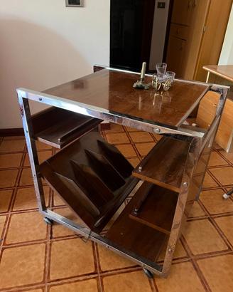 Mobile bar vintage con portabottiglie e ruote