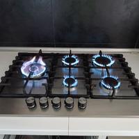 Piano cottura a gas  5 fuochi