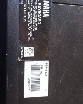 pianola Yamaha PSR e 323