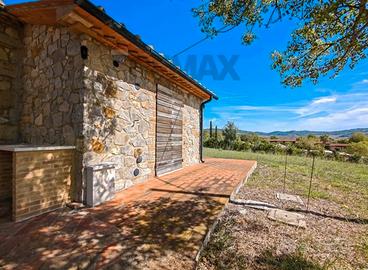 Saturnia | Villa in pietra a 1 km dalle Terme