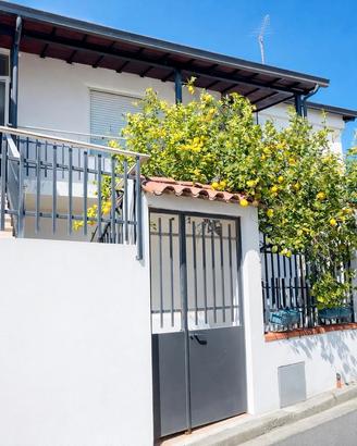 Casa Indipendente con Due Appartamenti Arredati