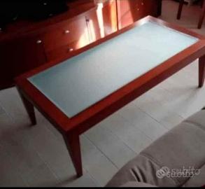 Tavolo da salotto basso. in ciliegio e cristallo.