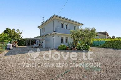 Casa indipendente di 175 m² con 4 locali e box aut