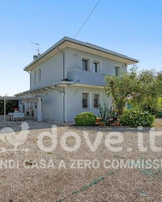 Casa indipendente di 175 m² con 4 locali e box aut