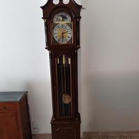 Orologio a pendolo a colonna