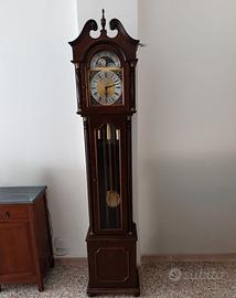 Orologio a pendolo a colonna