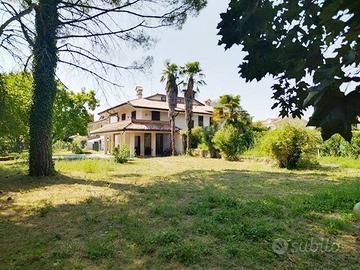 Villa di 193 m² con 4 locali e box auto doppio a A