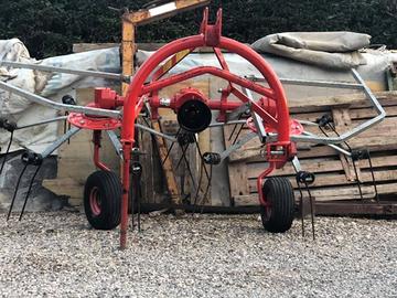 Girello ranghinatore 6 aspe e cernitrice a motore