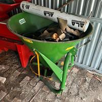 Spargiconcime per trattore