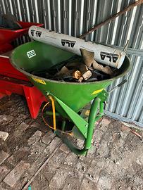 Spargiconcime per trattore