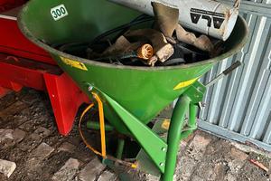 Spargiconcime per trattore