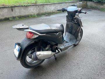 Aprilia scarabeo 200