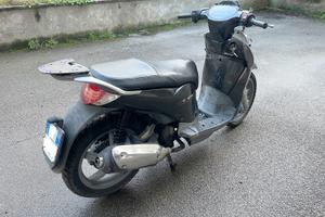 Aprilia scarabeo 200