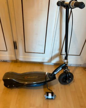Monopattino RAZOR motore