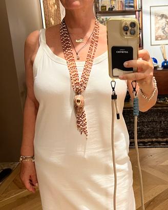 Collana in conchiglia incisa, perle  e oro