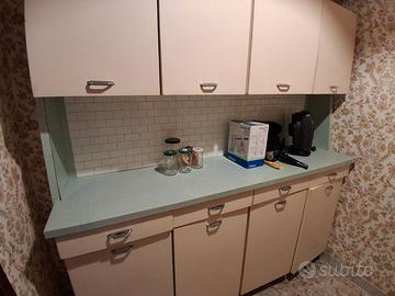 Mobile da cucina anni 50 con tavolo e 4 sedie
