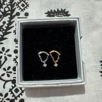 Orecchini o orecchini a bottone con pendenti