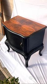 Coppia di comodoni in noce