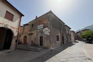 CASA SEMINDIPENDENTE A CERVINARA