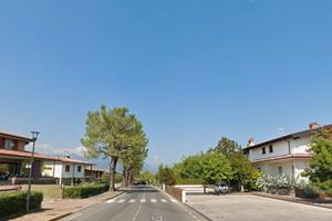 Ampio bilocale con doppi rispostigli e posti auto