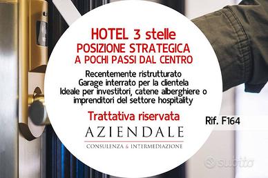 Attività / Licenza di 4000 m² con più di 5 locali 