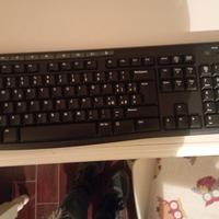 si vende tastiere Logitech  senza filo 