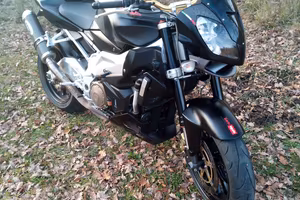 Aprilia tuono 1000 v2