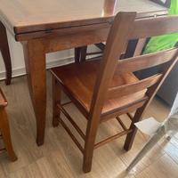 Tavolo quadrato  legno massello con sedie