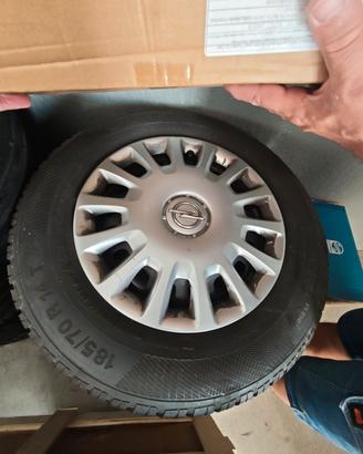  4 gomme + cerchi 185 70 R14 T