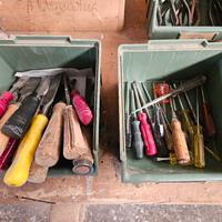 Cacciaviti, scalpelli, pinze, martelli e lime