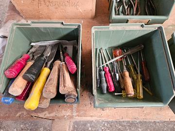 Cacciaviti, scalpelli, pinze, martelli e lime