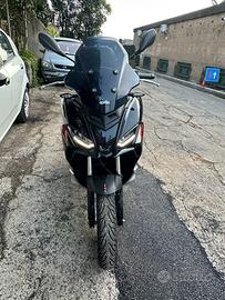 APRILIA ( SR GT 200)