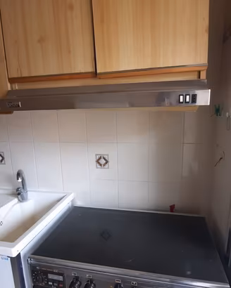 cucina frigorifero macchia gas tavolo 4 sedie