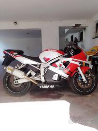 Moto Yamaha 600 yzf anno 2000