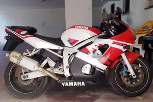 Moto Yamaha 600 yzf anno 2000