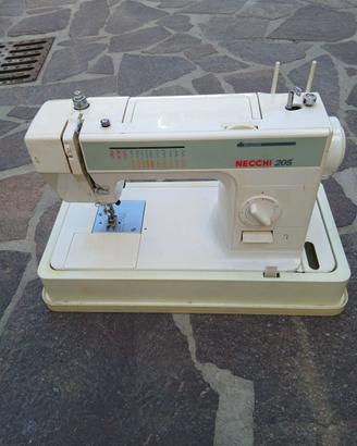 Macchina da cucire Necchi