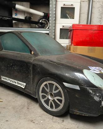 scultura Porsche in legno 