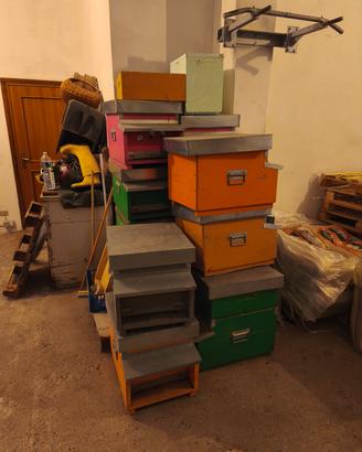 Materiale completo per apicoltura 