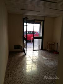 Locale piano terra 50 mq con bagno