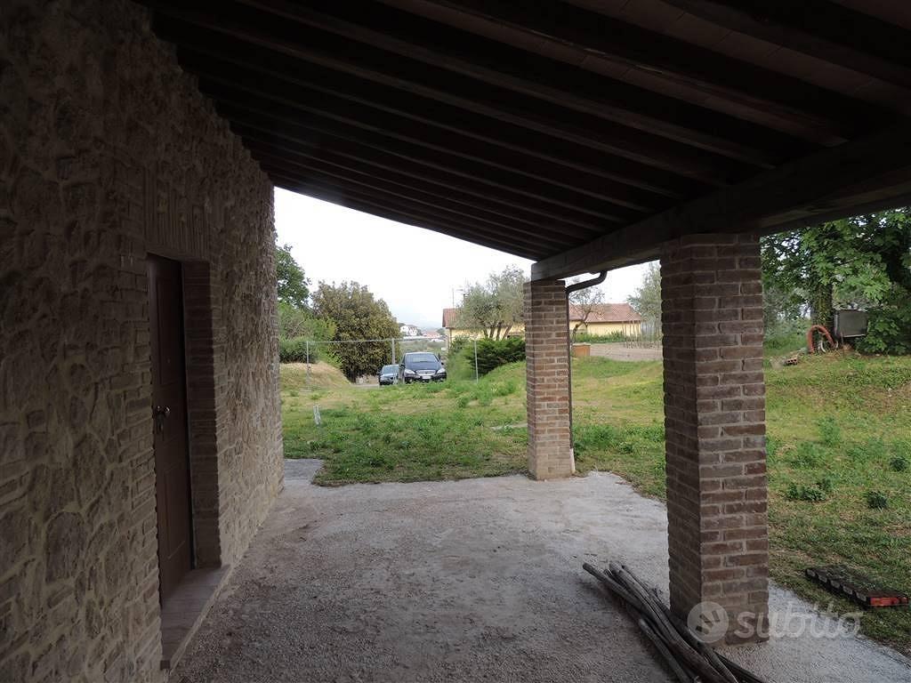Rustico / Casale di 470 m² con più di 5 locali a A - Vista 2