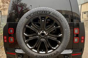 Land Rover Defender 110 4.4 V8 635 CV AWD Auto OCT