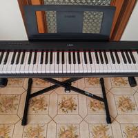Yamaha NP12 Tastiera Portatile + Stand + Fodero