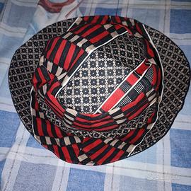 Cappello multicolore