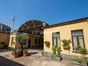 locali-commerciali-interno-cortile-
